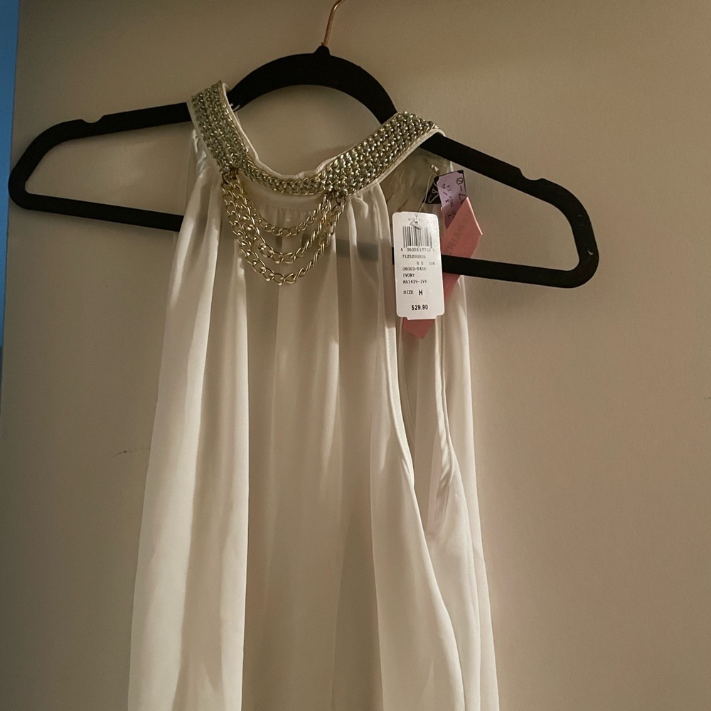 Cream detailed sleeveless blouse size small